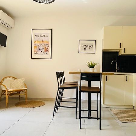 Appartement avec terrasse, jardin, parking en bord de mer Saint-Cyr-sur-Mer Extérieur photo