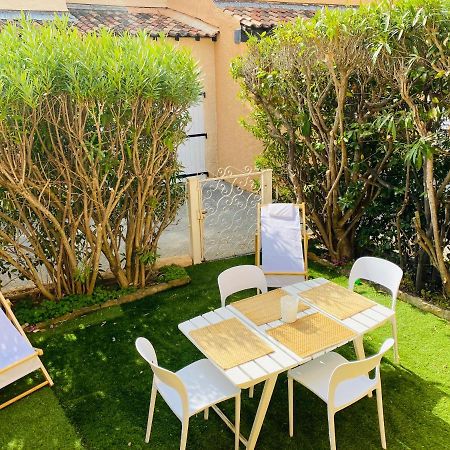 Appartement avec terrasse, jardin, parking en bord de mer Saint-Cyr-sur-Mer Extérieur photo