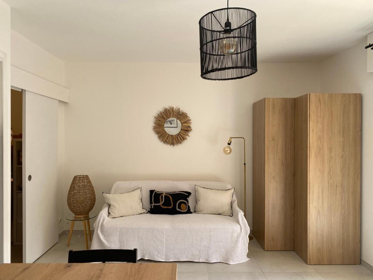 Appartement avec terrasse, jardin, parking en bord de mer Saint-Cyr-sur-Mer Extérieur photo