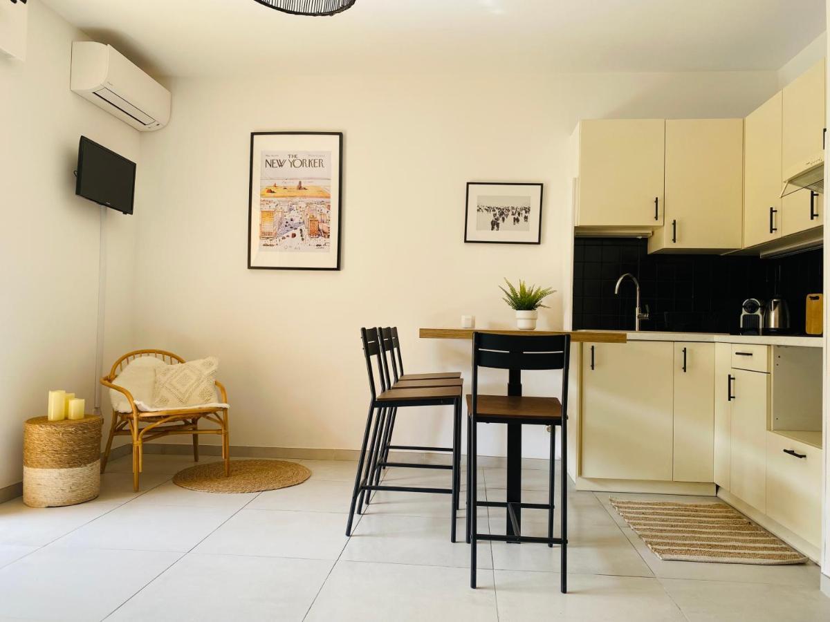 Appartement avec terrasse, jardin, parking en bord de mer Saint-Cyr-sur-Mer Extérieur photo
