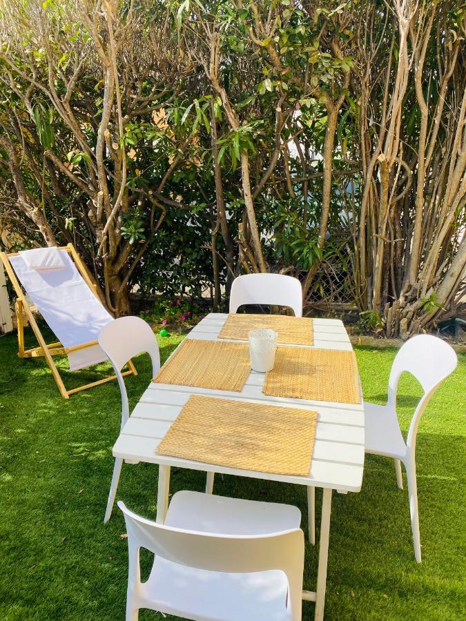 Appartement avec terrasse, jardin, parking en bord de mer Saint-Cyr-sur-Mer Extérieur photo