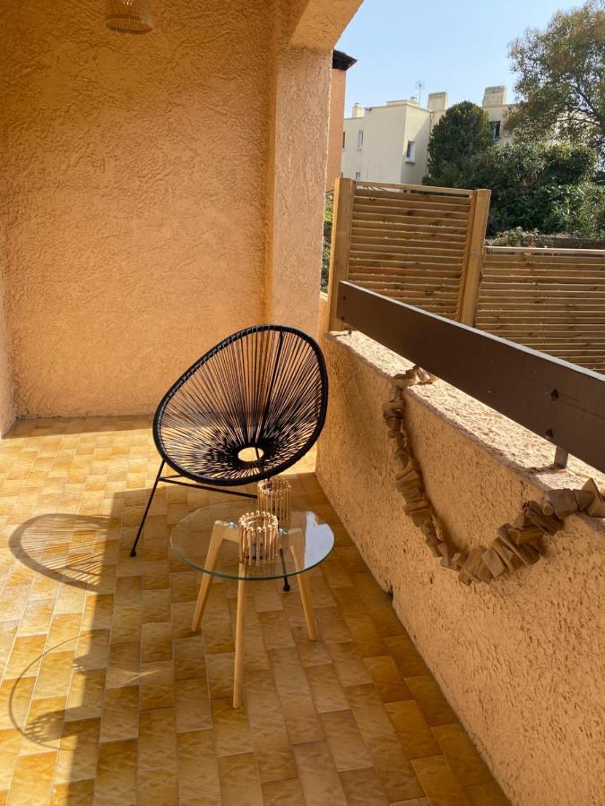 Appartement avec terrasse, jardin, parking en bord de mer Saint-Cyr-sur-Mer Extérieur photo