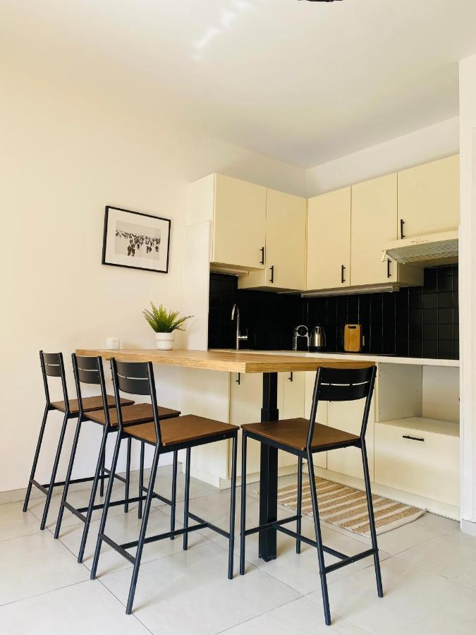 Appartement avec terrasse, jardin, parking en bord de mer Saint-Cyr-sur-Mer Extérieur photo