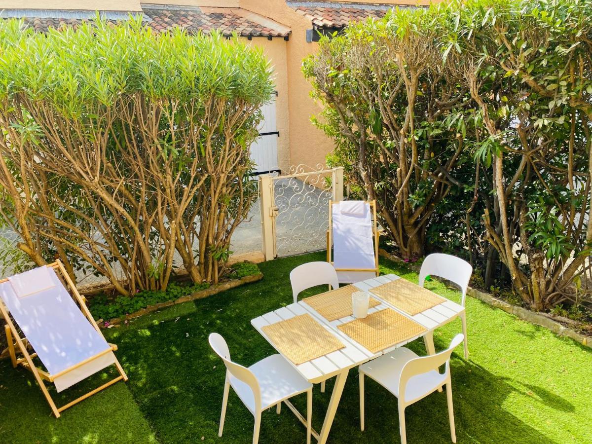 Appartement avec terrasse, jardin, parking en bord de mer Saint-Cyr-sur-Mer Extérieur photo